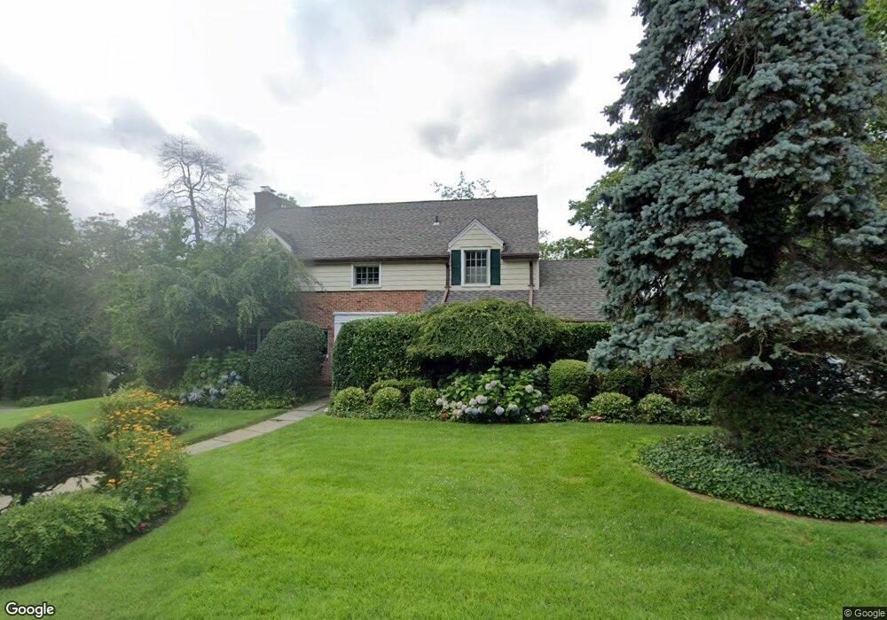 10 Ridge Dr, Port Washington, NY 11050 - photo 1