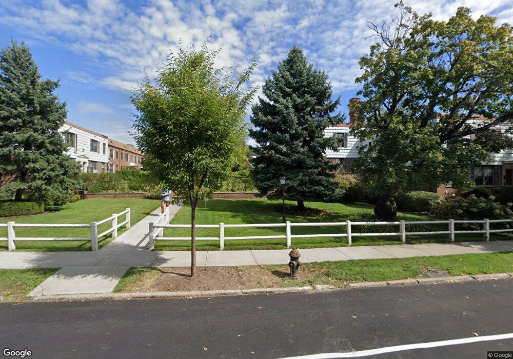 70-39 Park Dr E unit B, Flushing, NY 11367 - photo 1