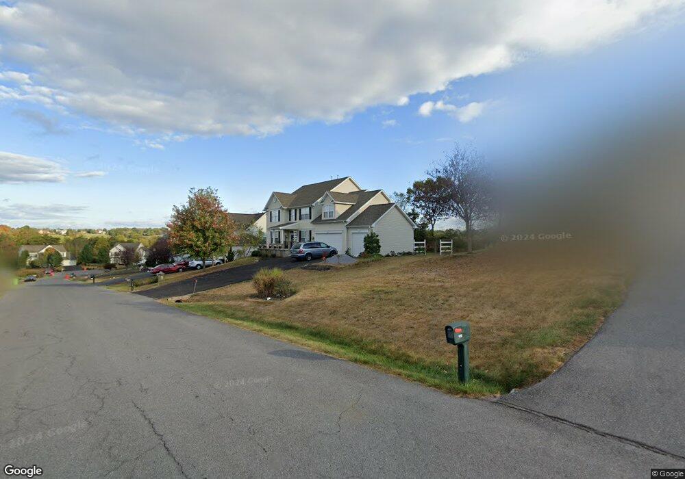 594 Shannon Dr N, Greencastle, PA 17225 - photo 1