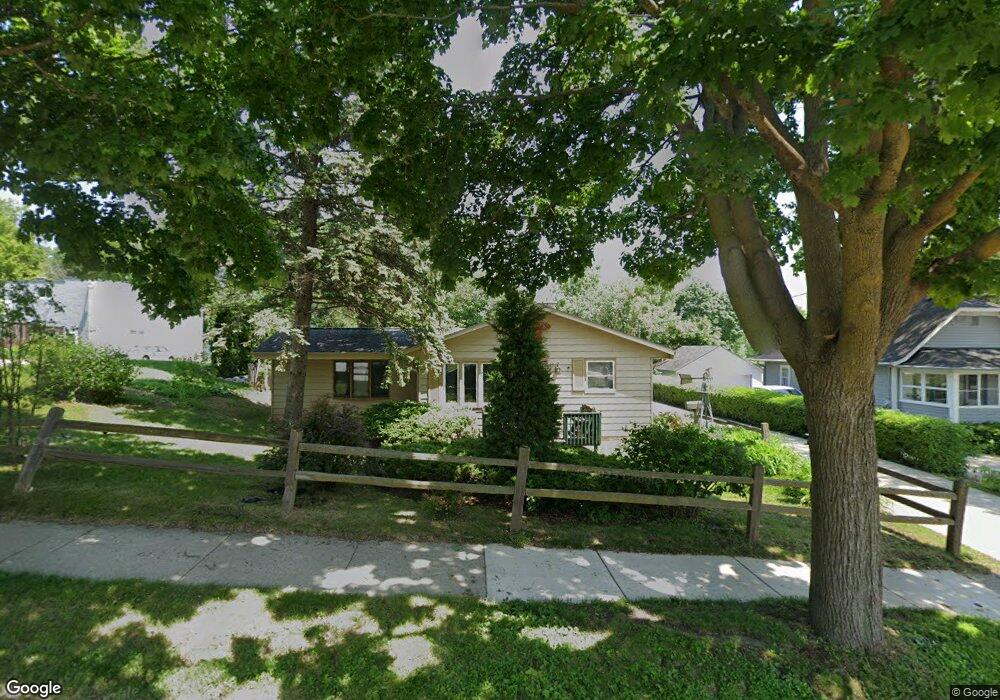 2015 Highland Ave, Waukesha, WI 53186 - photo 1