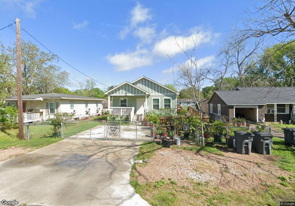 3607 3rd St, Bay City, TX 77414 - photo 1