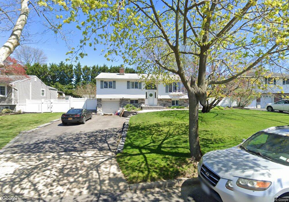 11 Balsam Ln, ComMacK, NY 11725 - photo 1