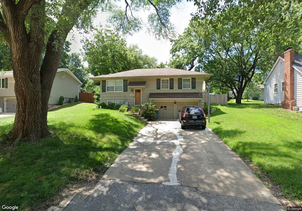 7232 Reeder St, Shawnee, KS 66203 - photo 1