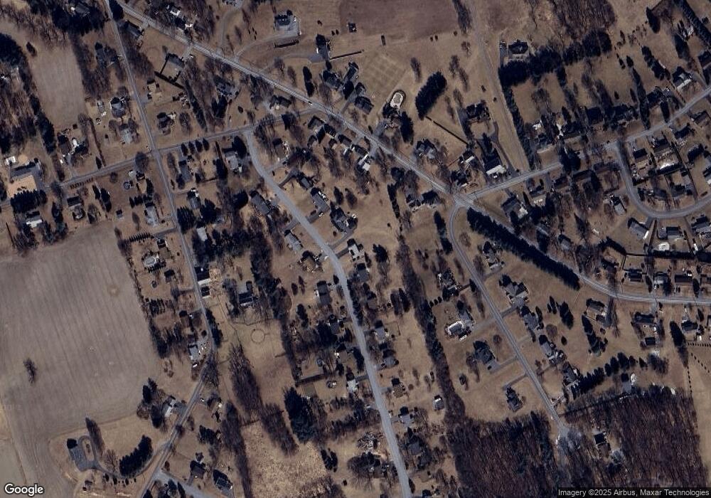 548 Round Table Dr, Nazareth, PA 18064 - photo 1