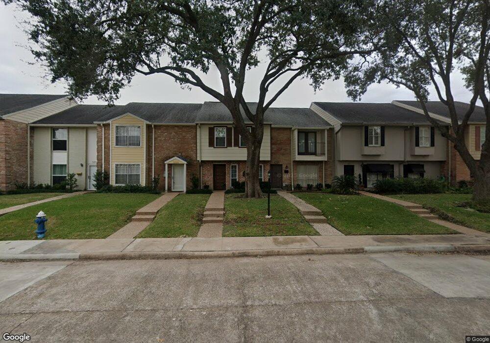 10209 Longmont Dr unit 36, Houston, TX 77042 - photo 1