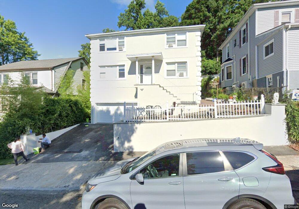 583 Bellevue Ave N, Yonkers, NY 10703 - photo 1