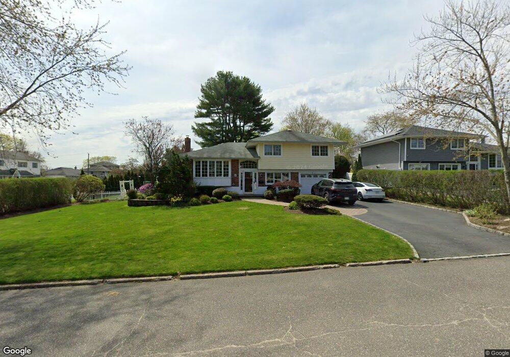 2 Dean Ct, ComMacK, NY 11725 - photo 1
