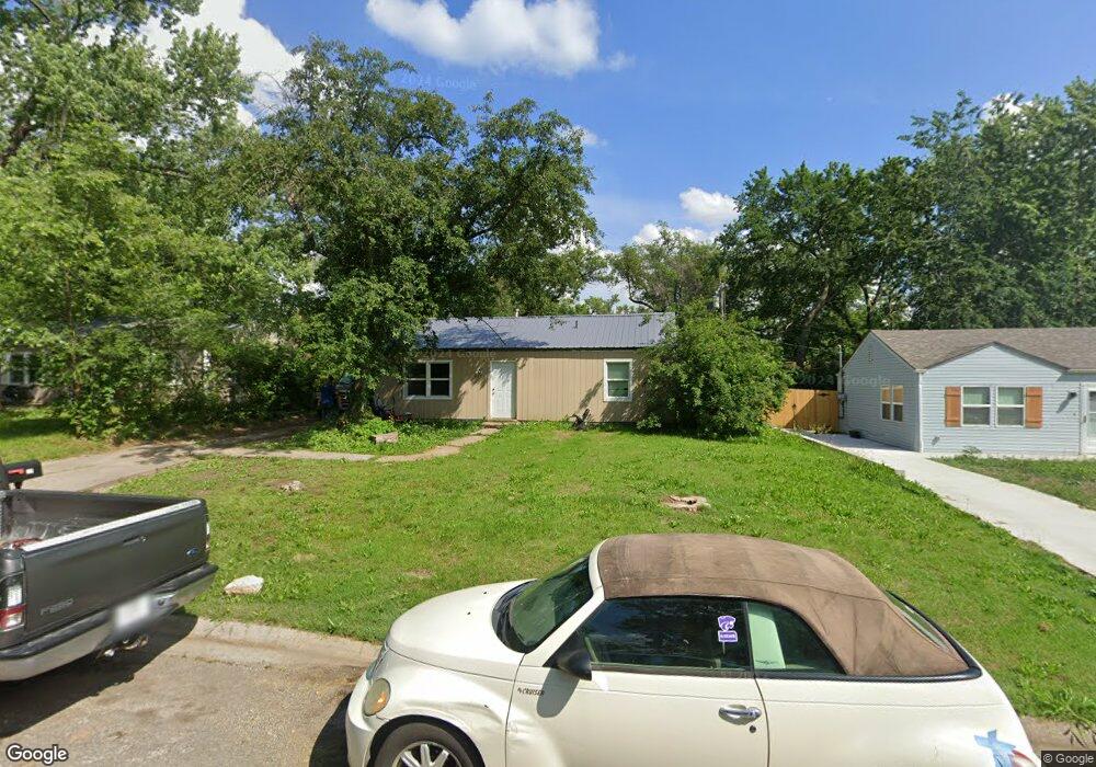 227 SE 34th St, Topeka, KS 66605 - photo 1