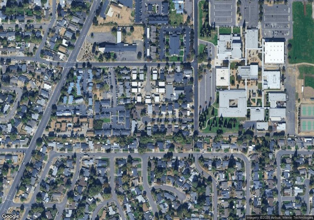 2047 Campus Dr unit 1-4, Medford, OR 97504 - photo 1