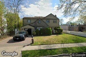 8 Cambridge St, Albertson, NY 11507