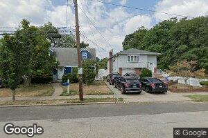 8 Cambridge St, New Hyde Park, NY 11040
