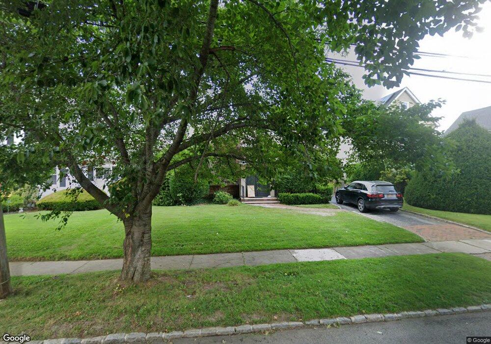 31 South St, Great Neck, NY 11023 - photo 1