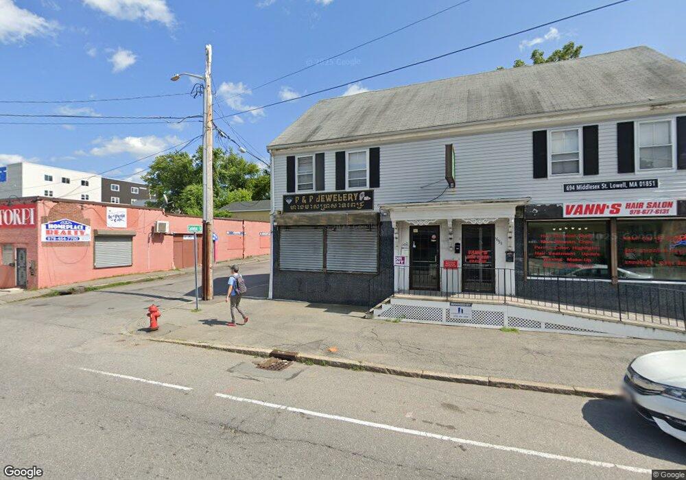 692 Middlesex St, Lowell, MA 01851 - photo 1