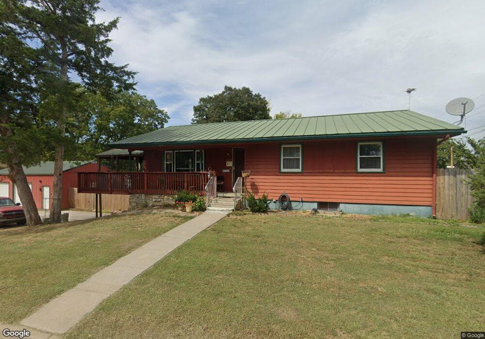320 9th St, Osawatomie, KS 66064 - photo 1