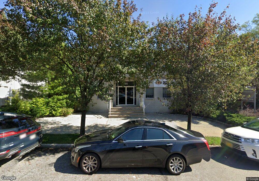 401 Bloomingdale Rd unit 4, Staten Island, NY 10309 - photo 1