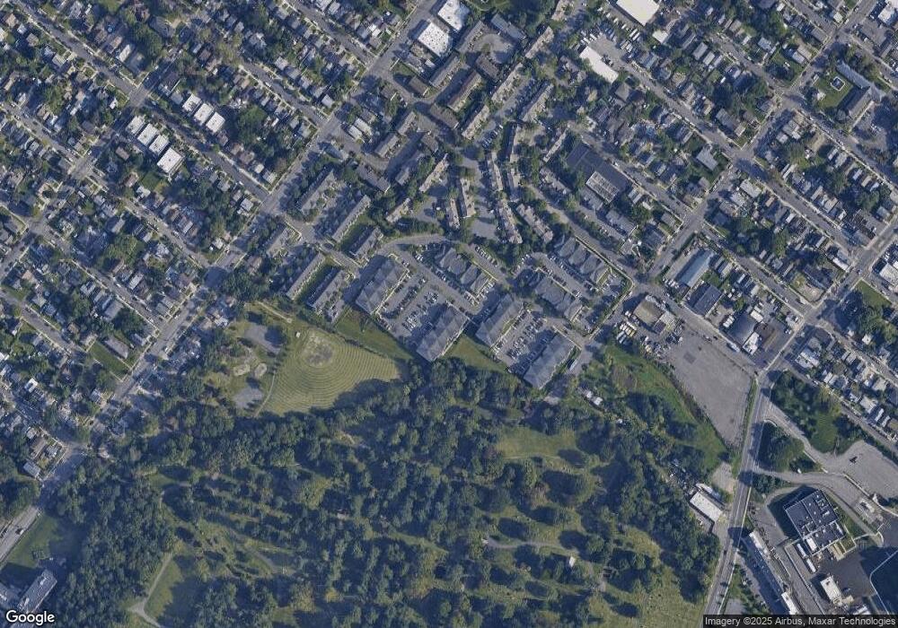 912 Cedar Ct unit 912, New Brunswick, NJ 08901 - photo 1