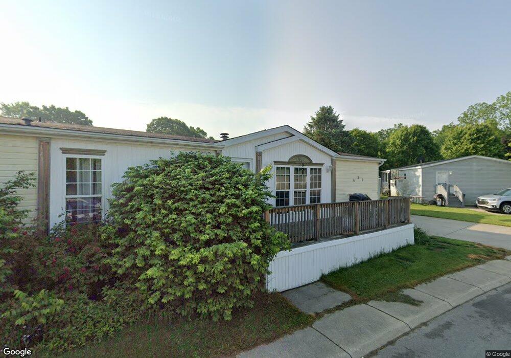 400 S Jack Pine Cir, Flint, MI 48506 - photo 1