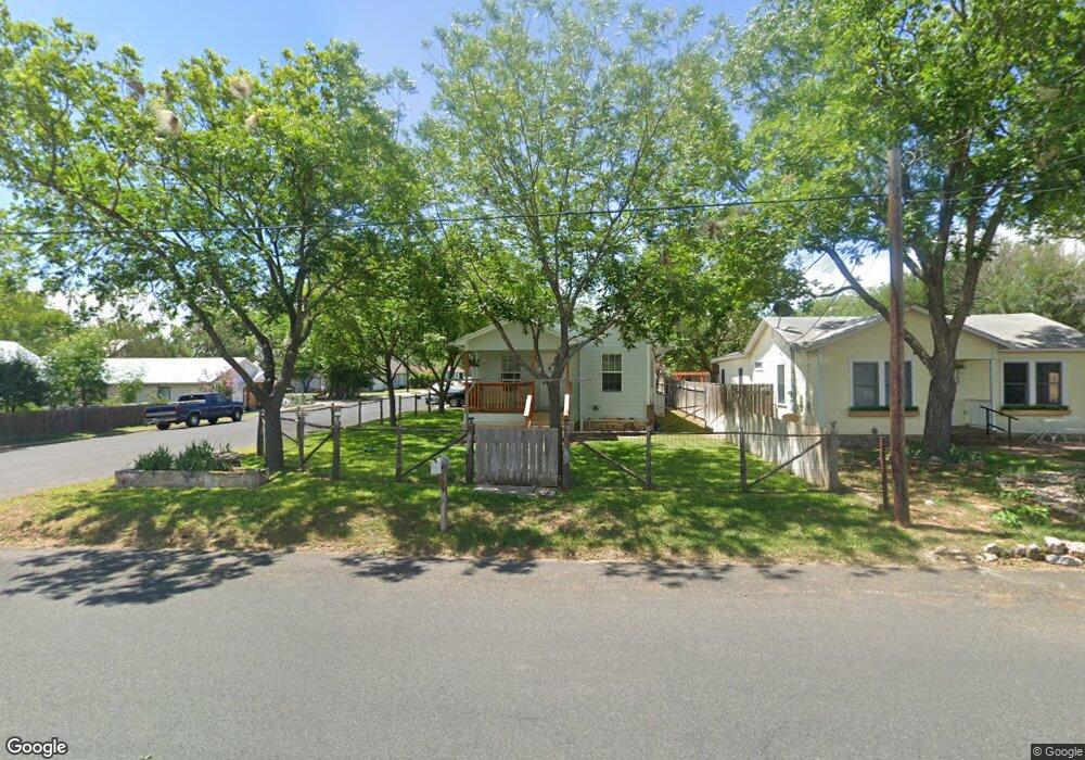 201 W Park St, Fredericksburg, TX 78624 - photo 1