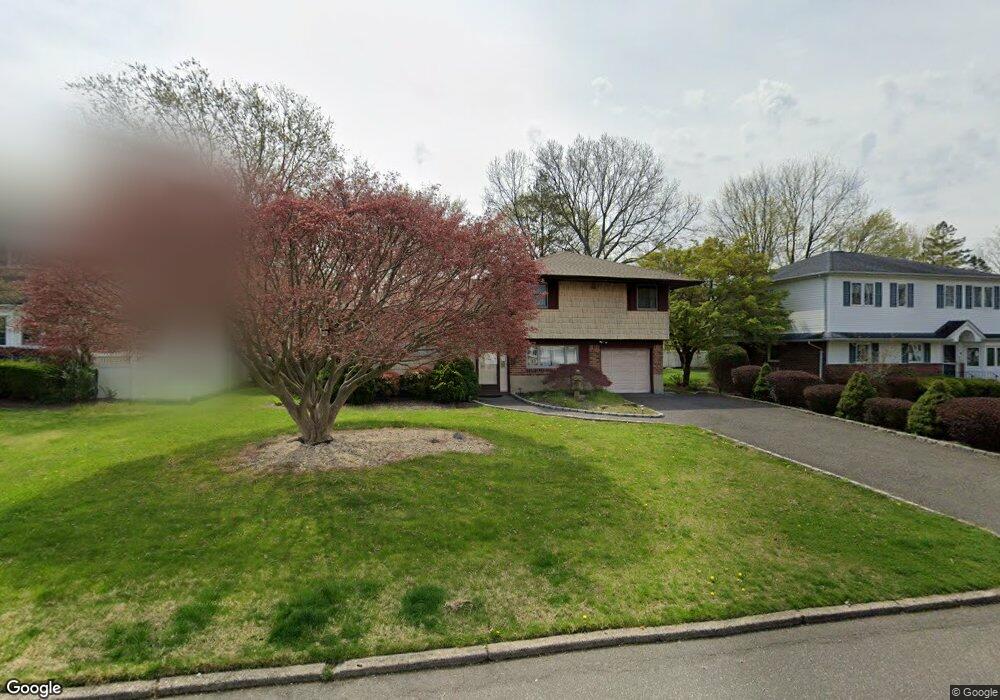 8 Gehrig St, ComMacK, NY 11725 - photo 1