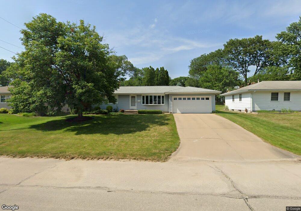 3820 Clark Rd SE, Cedar Rapids, IA 52403 - photo 1
