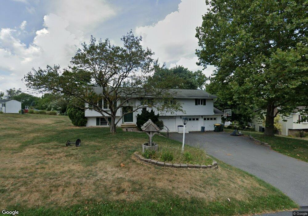 1407 Crest Vu Ln, Coplay, PA 18037 - photo 1