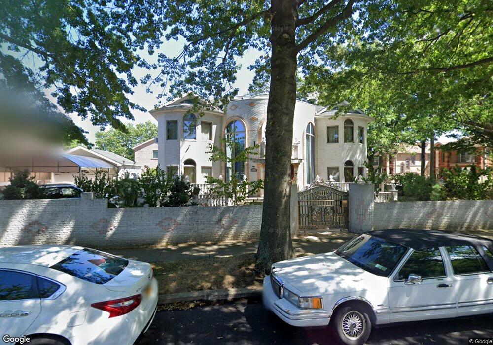 8435 263rd St, Floral Park, NY 11001 - photo 1