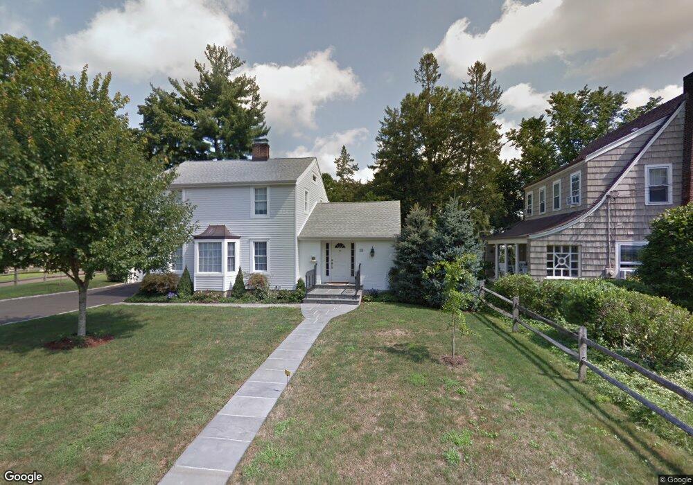 34 E Maple St, New Canaan, CT 06840 - photo 1