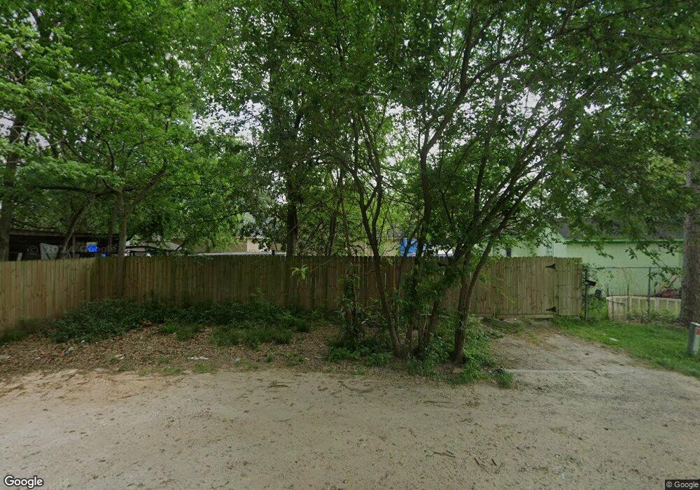 722 Warner St, Houston, TX 77022 - photo 1