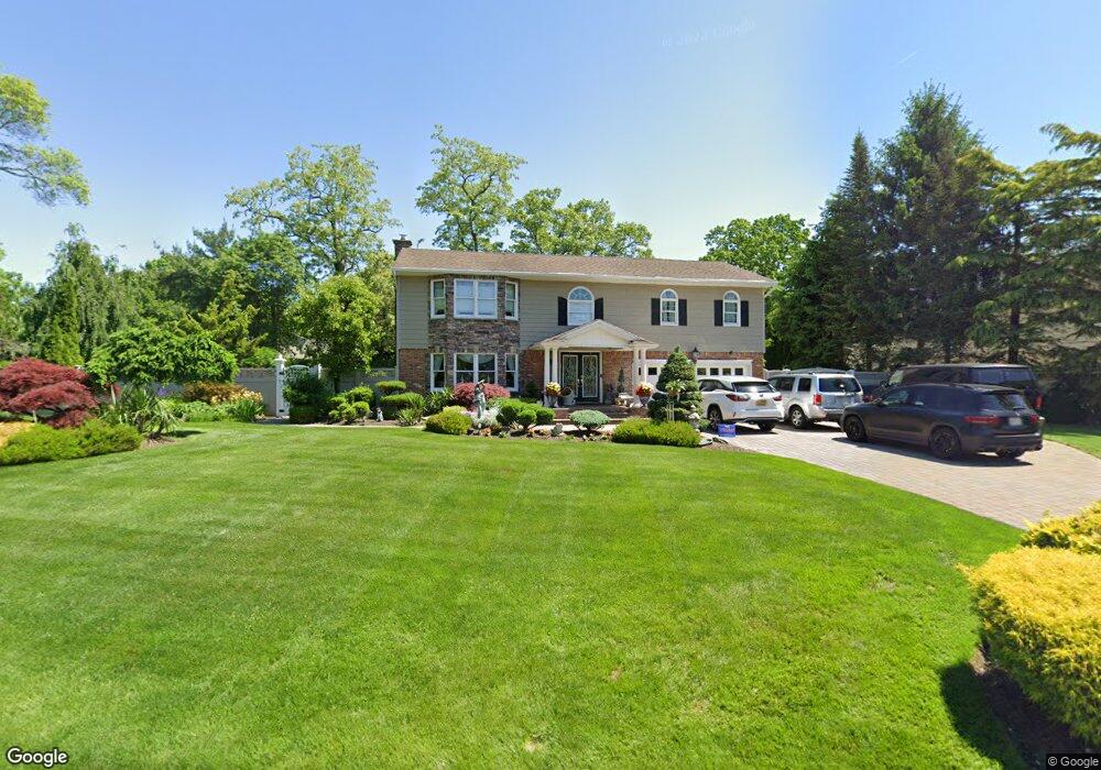 27 Ron Ct, ComMacK, NY 11725 - photo 1