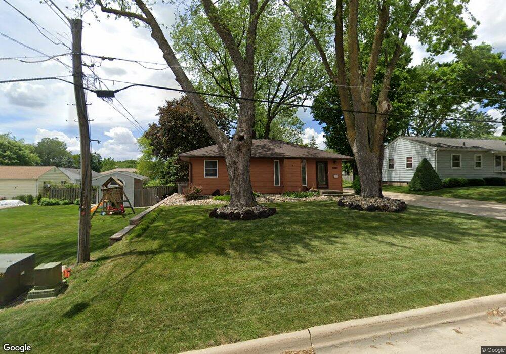 1925 Victory Dr, Cedar Falls, IA 50613 - photo 1