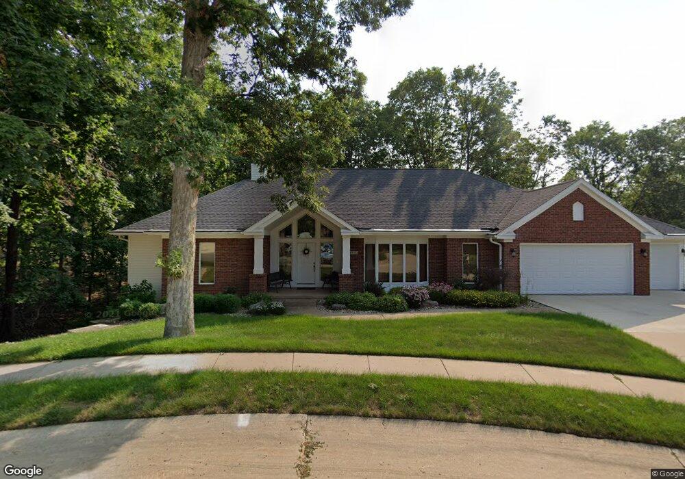 2902 Cedar Ridge Dr NE, Cedar Rapids, IA 52402 - photo 1