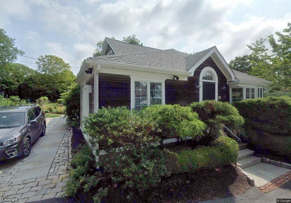 21 Clarence St, South Dartmouth, MA 02748 - photo 1