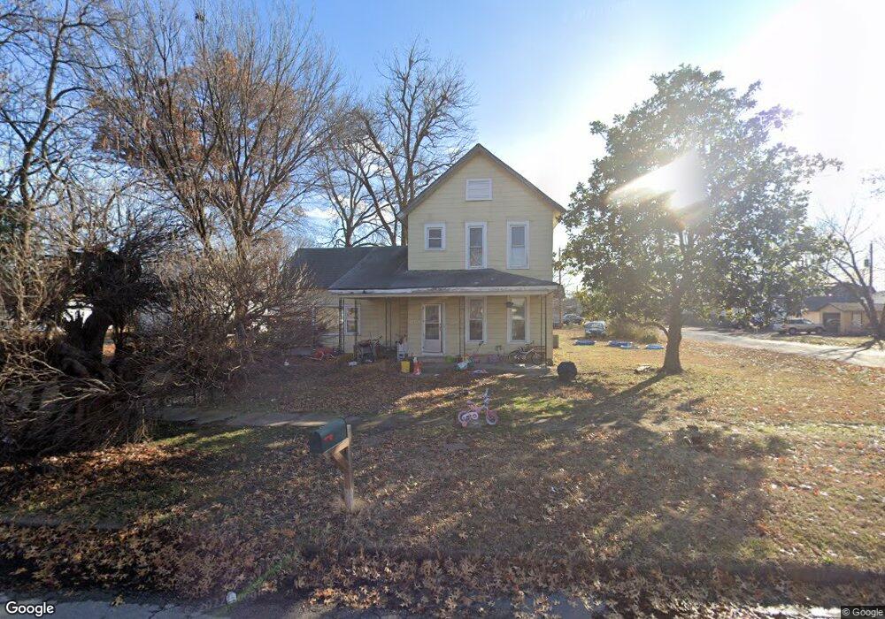 2430 Clark Ave, Parsons, KS 67357 - photo 1