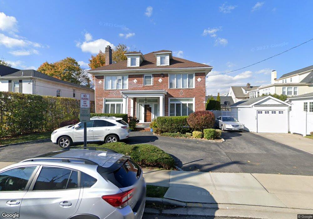 862 Woodmere Place, Woodmere, NY 11598 - photo 1