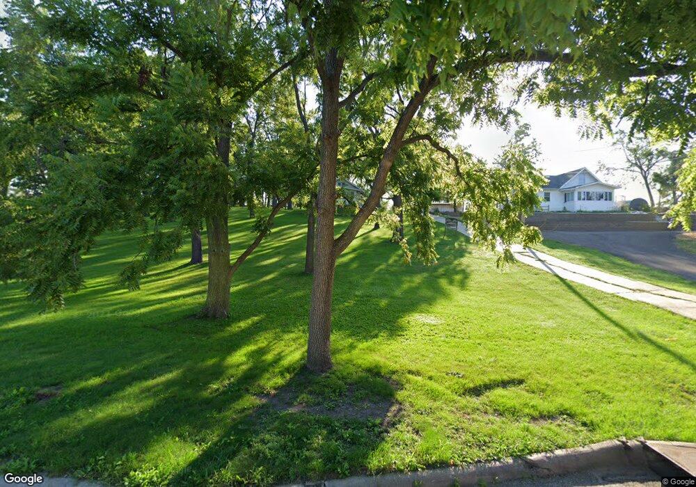 3011 Woodland Dr SW, Cedar Rapids, IA 52404 - photo 1