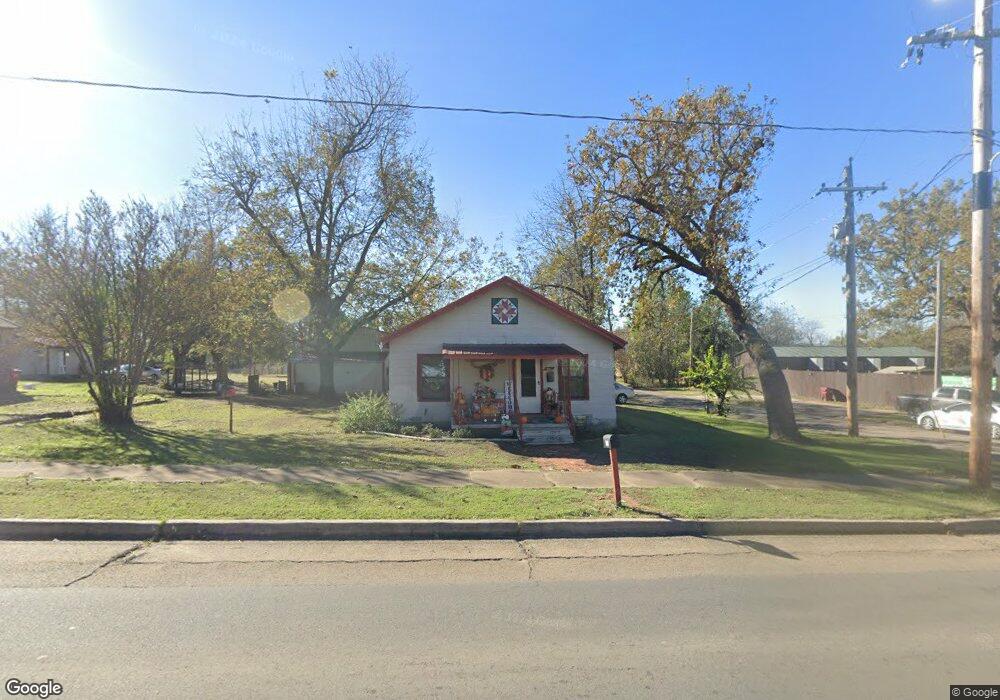 911 W Jackson St, Hugo, OK 74743 - photo 1
