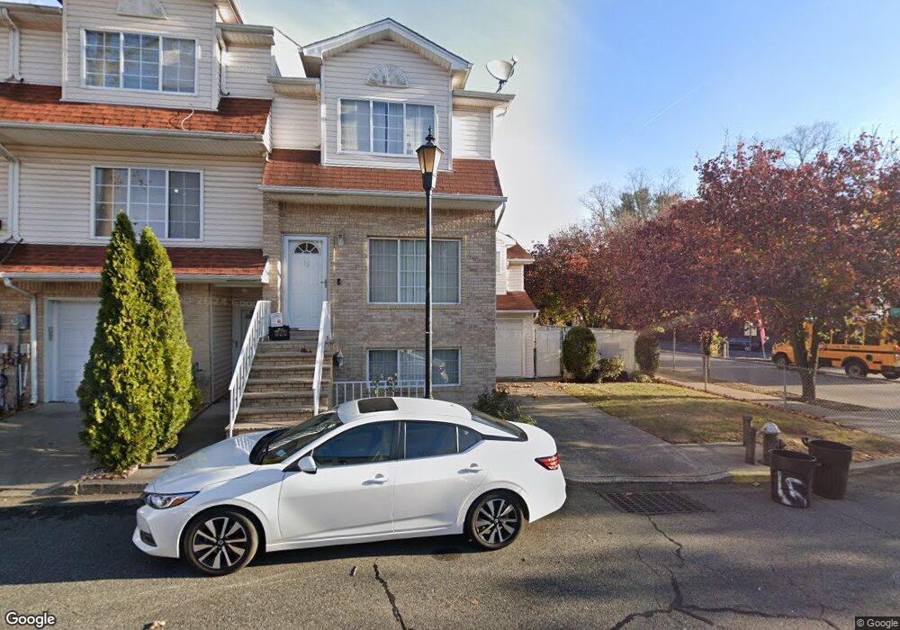 15 Willow Ln, Staten Island, NY 10306 - photo 1