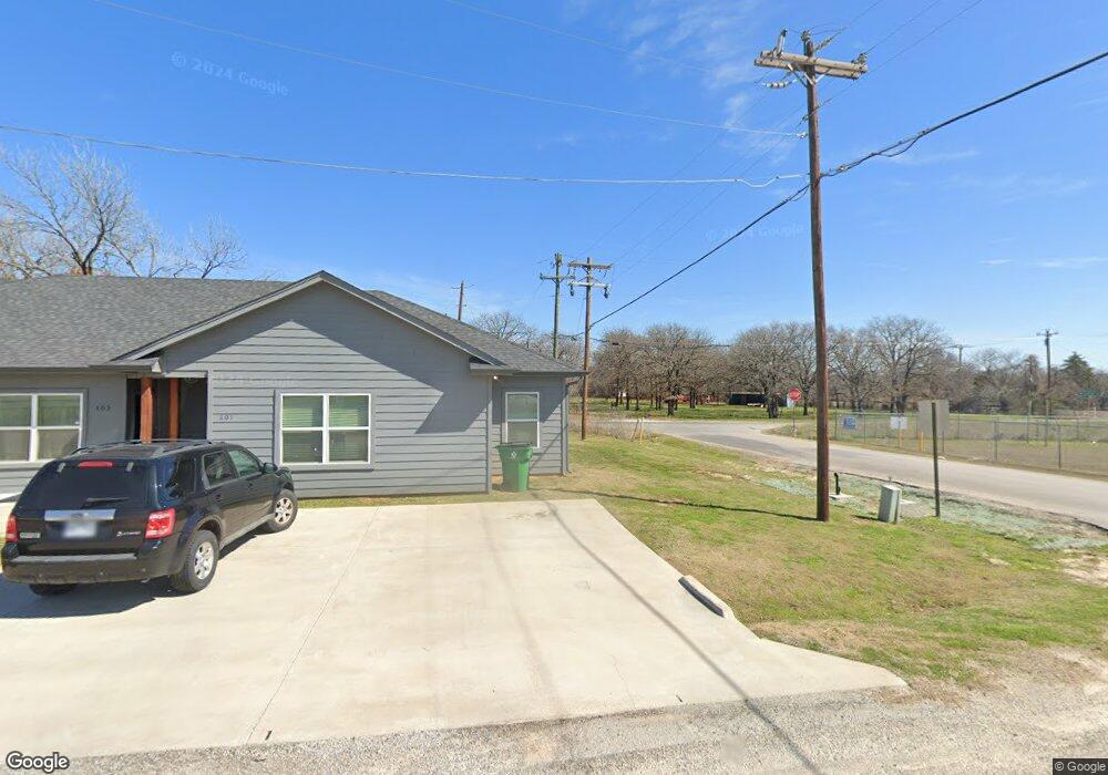 801 Meadowlark Cir, Granbury, TX 76049 - photo 1