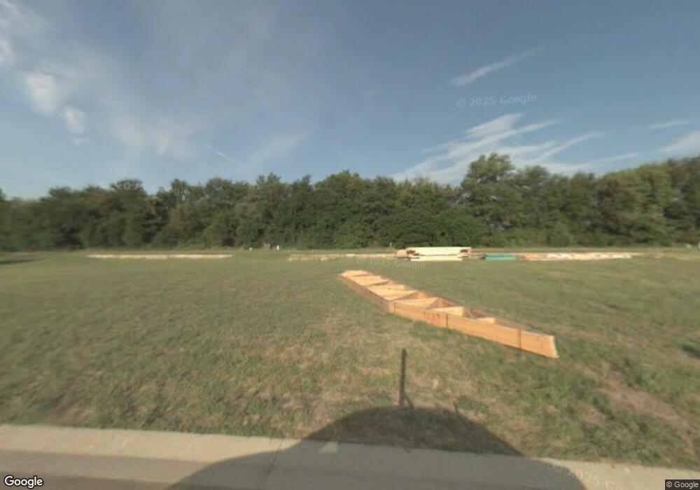 2239 SW Lowell Ln, Topeka, KS 66614 - photo 1