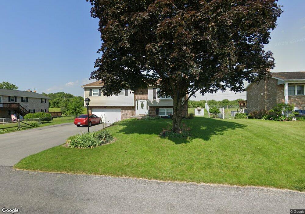 8 Obsidian Dr, Chambersburg, PA 17202 - photo 1