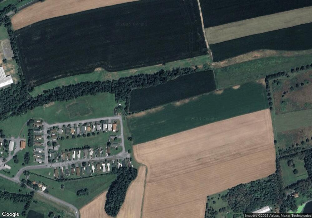 1520 Windsor Castle Rd, Hamburg, PA 19526 - photo 1