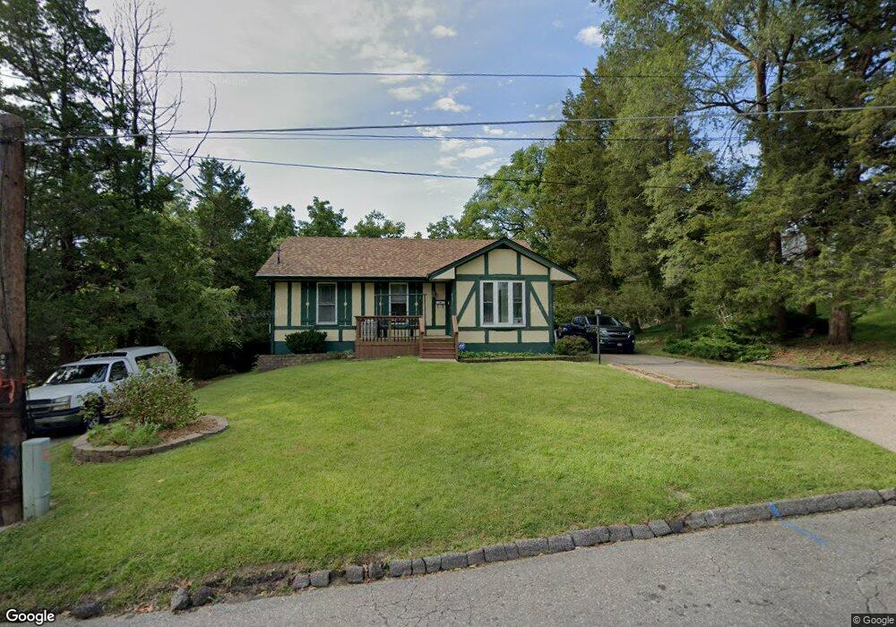 2224 Prospect Rd, Des Moines, IA 50310 - photo 1