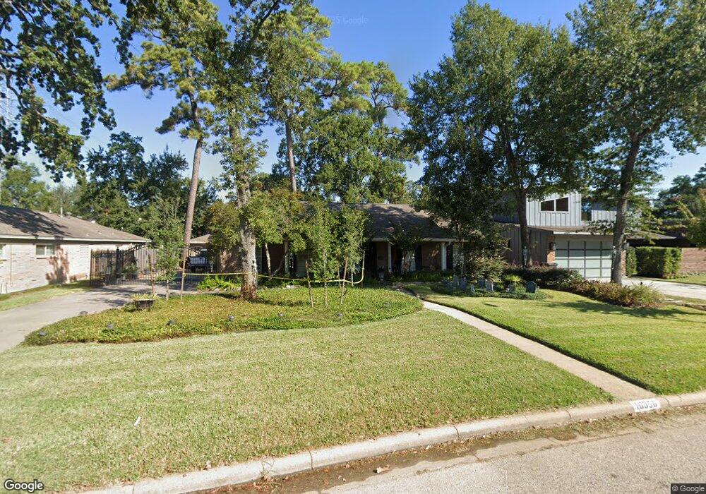 10950 Saint Marys Ln, Houston, TX 77079 - photo 1