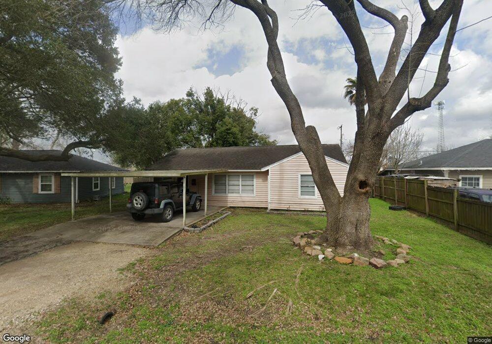 218 Mclemore Dr, Alvin, TX 77511 - photo 1
