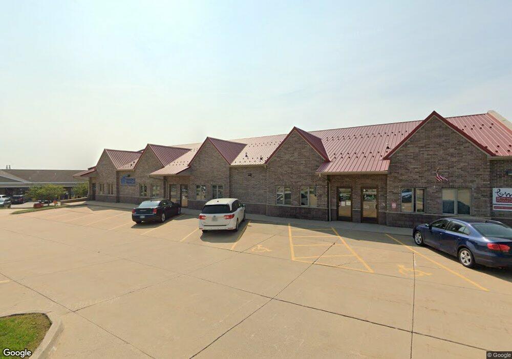 3720 Queen Ct SW unit G, Cedar Rapids, IA 52404 - photo 1