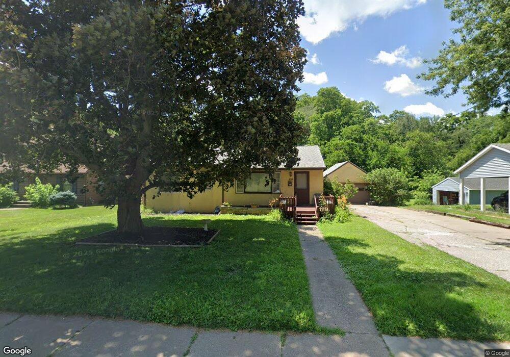 538 Waverly Rd, Davenport, IA 52804 - photo 1