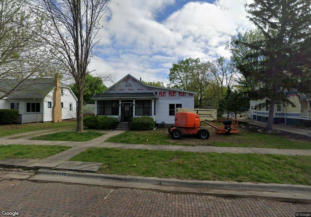 318 Peoria St, Lincoln, IL 62656 - photo 1