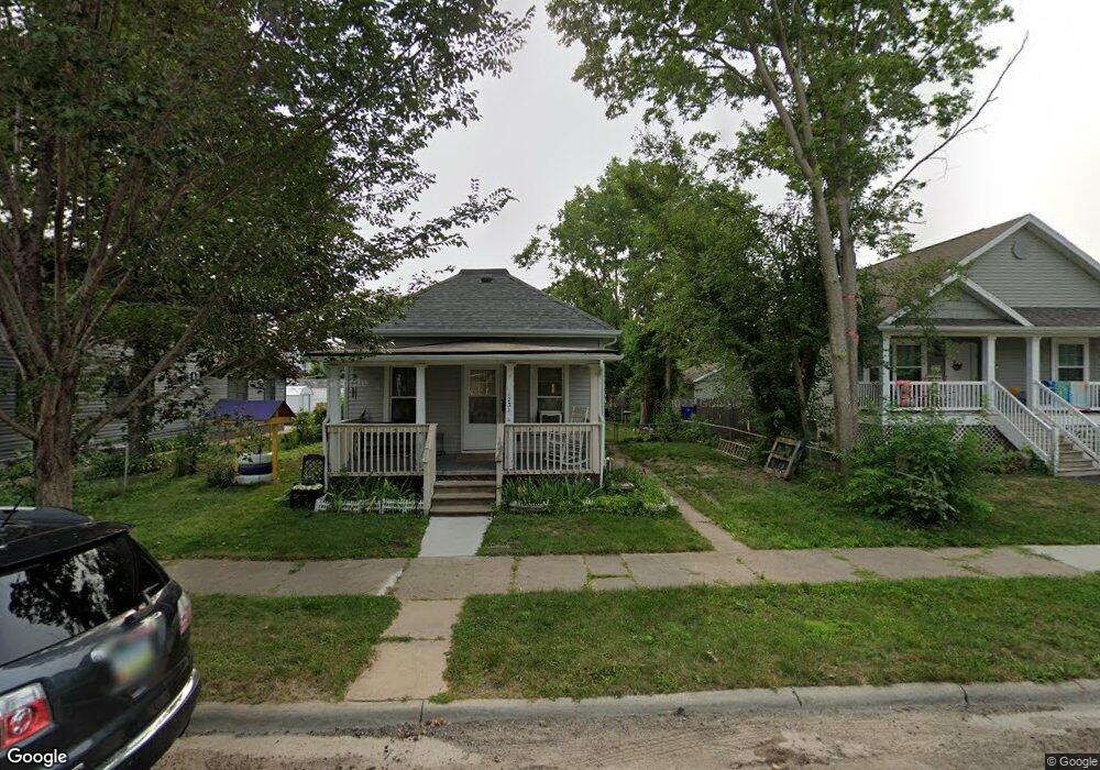 1231 9th St NW, Cedar Rapids, IA 52405 - photo 1