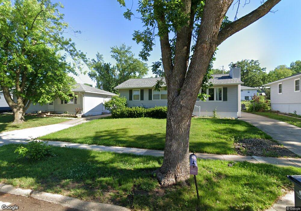 2832 Iris Ave NW, Cedar Rapids, IA 52405 - photo 1