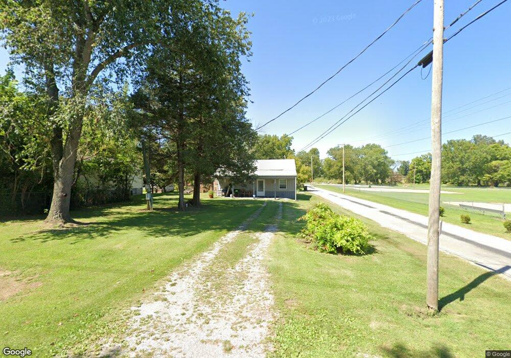 401 S Shaw St, Harrisburg, IL 62946 - photo 1